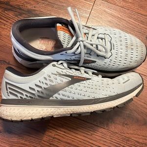 Brooks Ghost, size 8